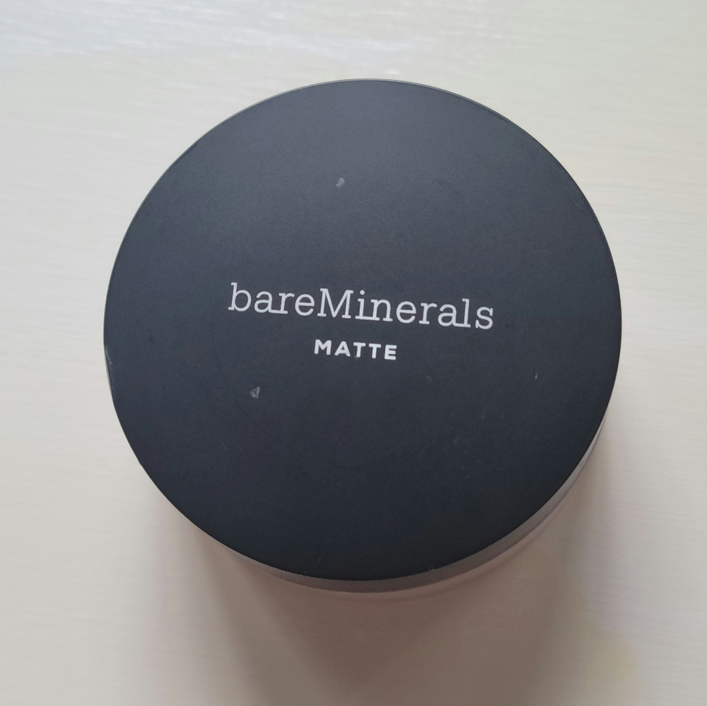 Fairly Light 03 Bare Minerals foundation powder. Matte